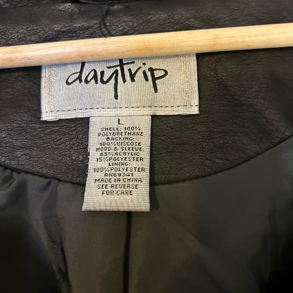 Lightweight jacket - Picture 3 of 4